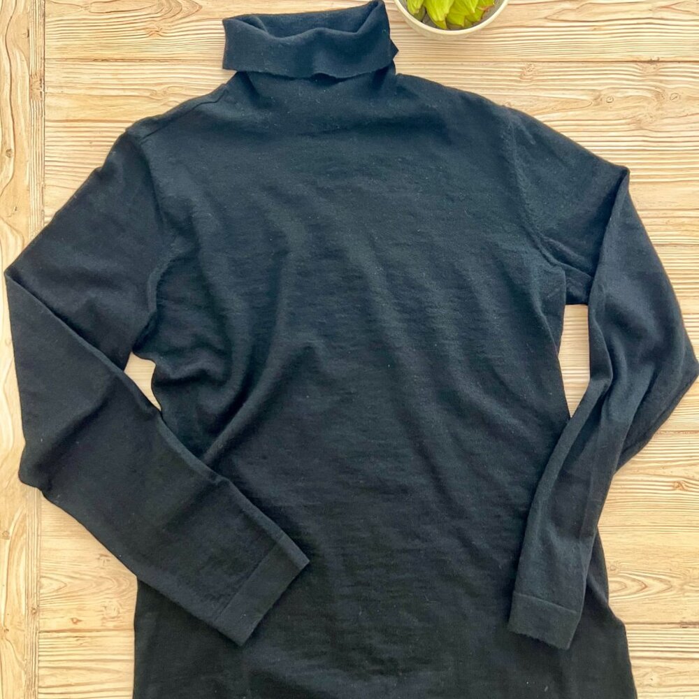 Christopher Fischer 100% cashmere turtleneck | light weight layeriing essential